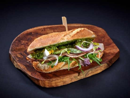 Foto van Broodje kip avocado