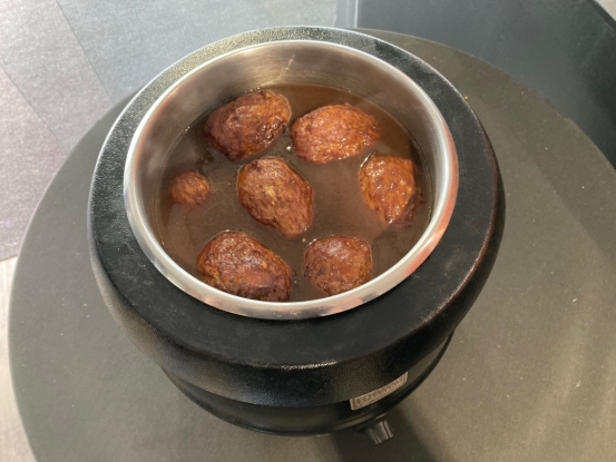 Foto van Hotpot(ten) met 100 gehaktballen Foto van Hotpot(ten) met 100 gehaktballen